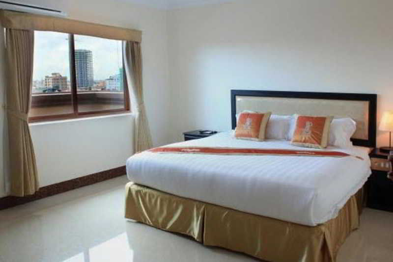 Cardamom Hotel & Apartment Phnom Penh Exterior photo