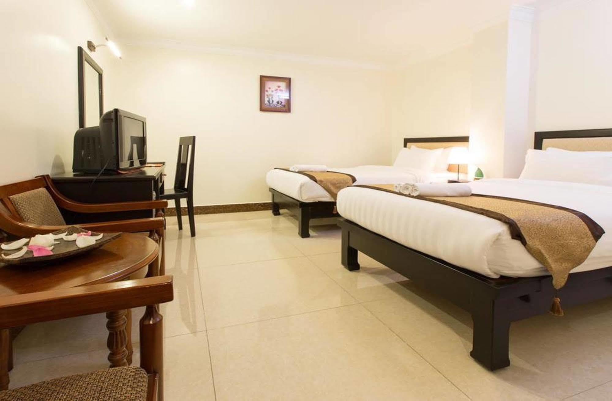 Cardamom Hotel & Apartment Phnom Penh Exterior photo