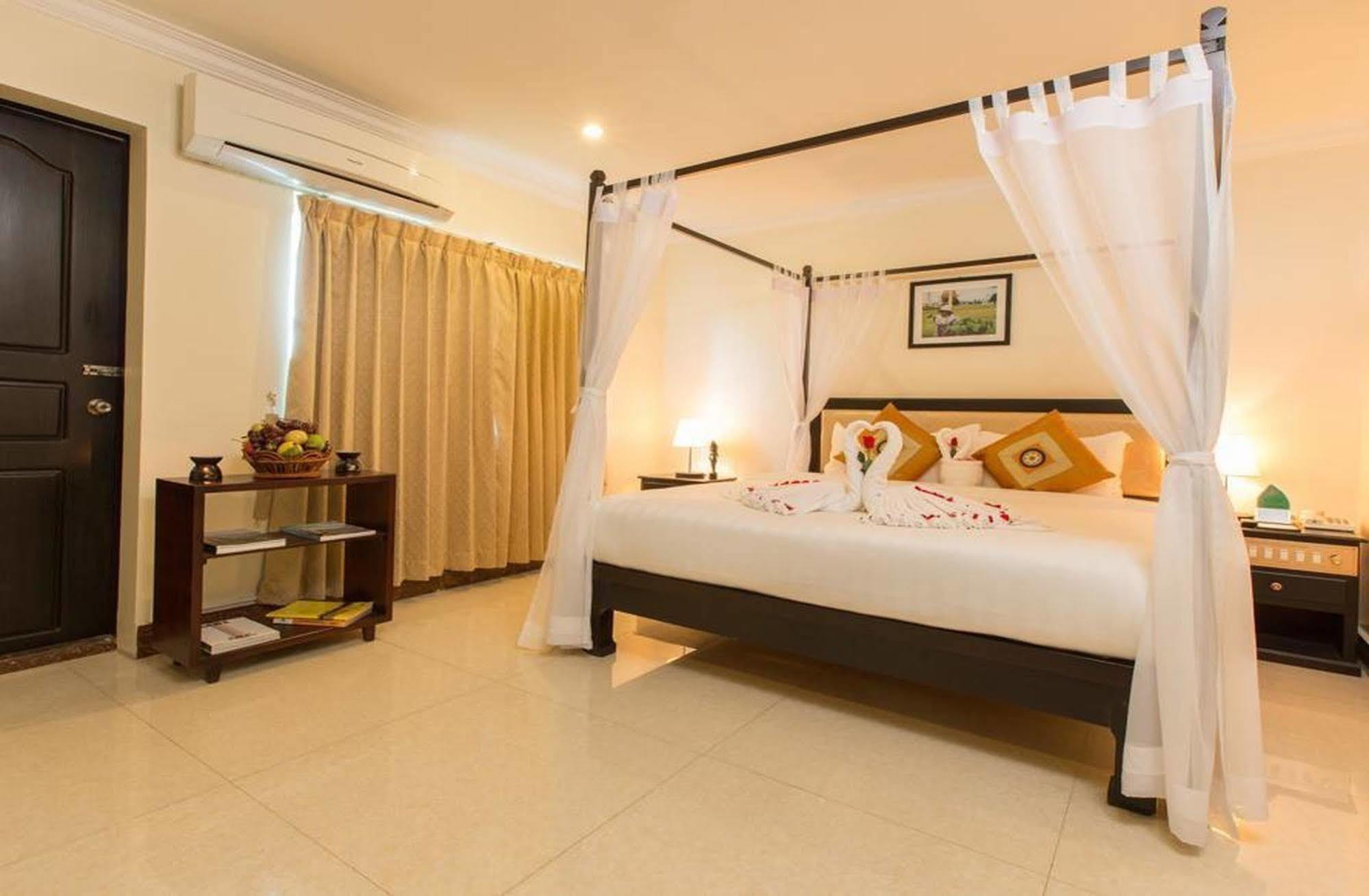 Cardamom Hotel & Apartment Phnom Penh Exterior photo
