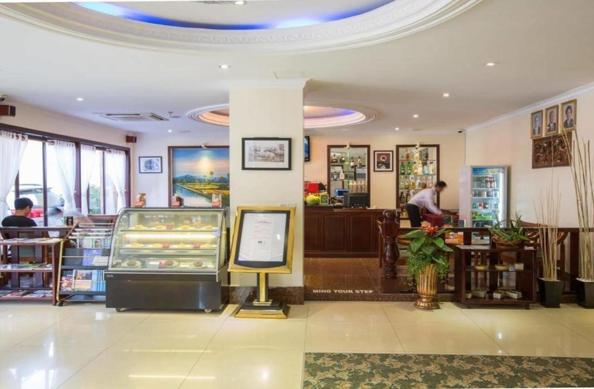 Cardamom Hotel & Apartment Phnom Penh Exterior photo