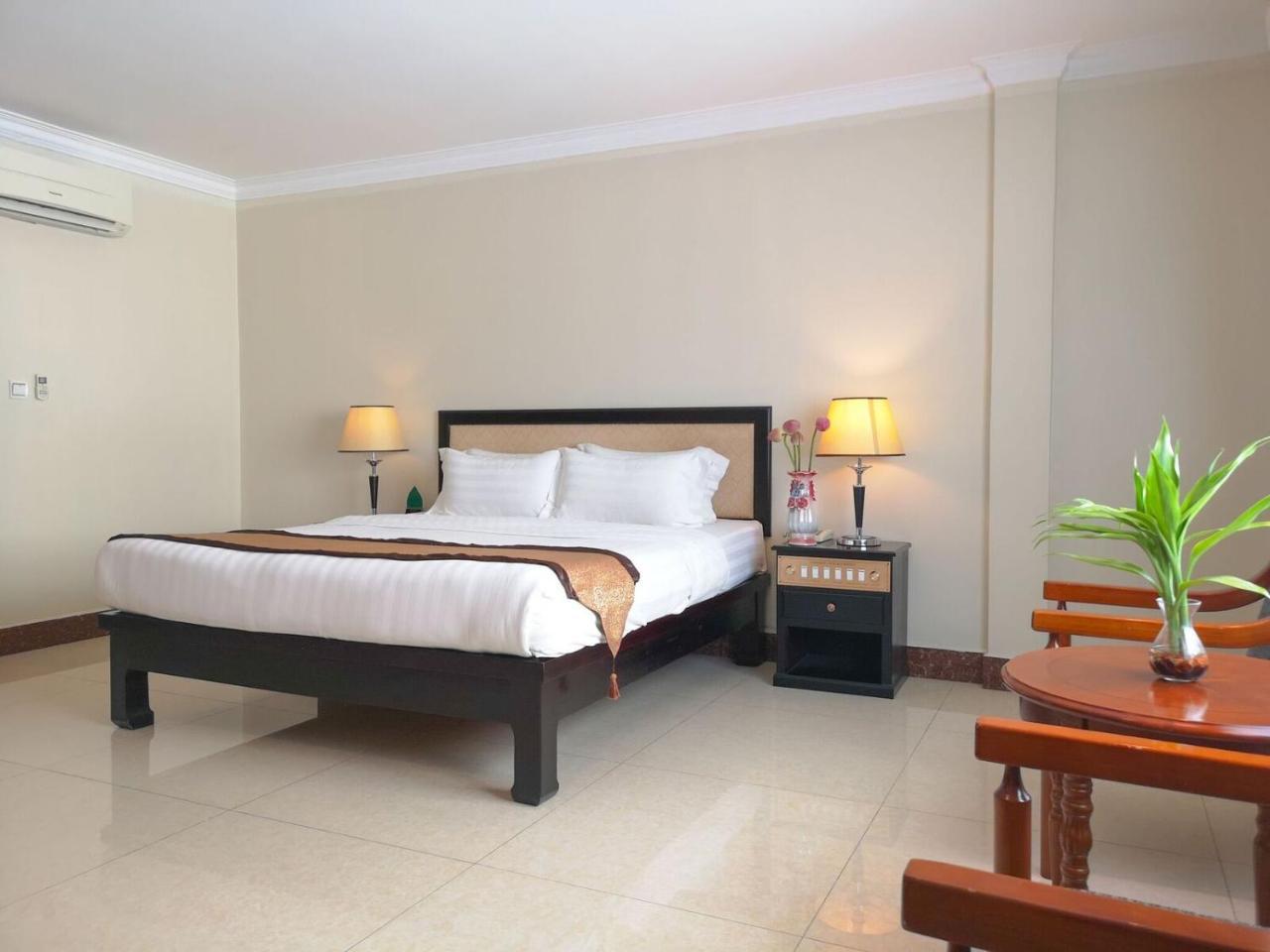 Cardamom Hotel & Apartment Phnom Penh Exterior photo
