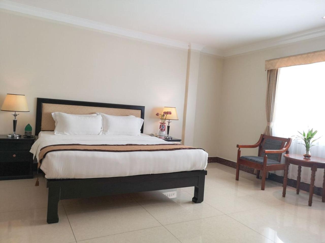 Cardamom Hotel & Apartment Phnom Penh Exterior photo