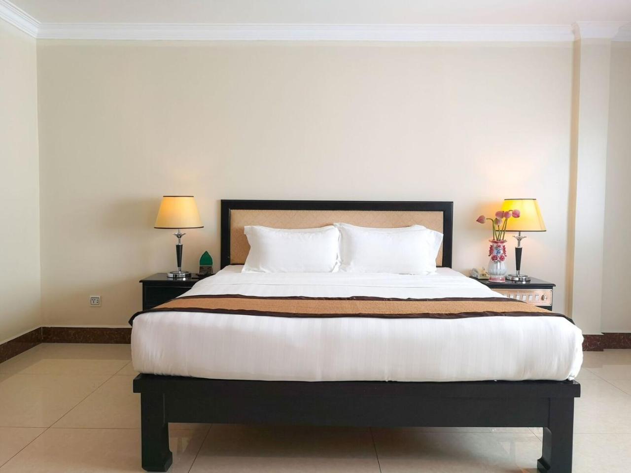 Cardamom Hotel & Apartment Phnom Penh Exterior photo