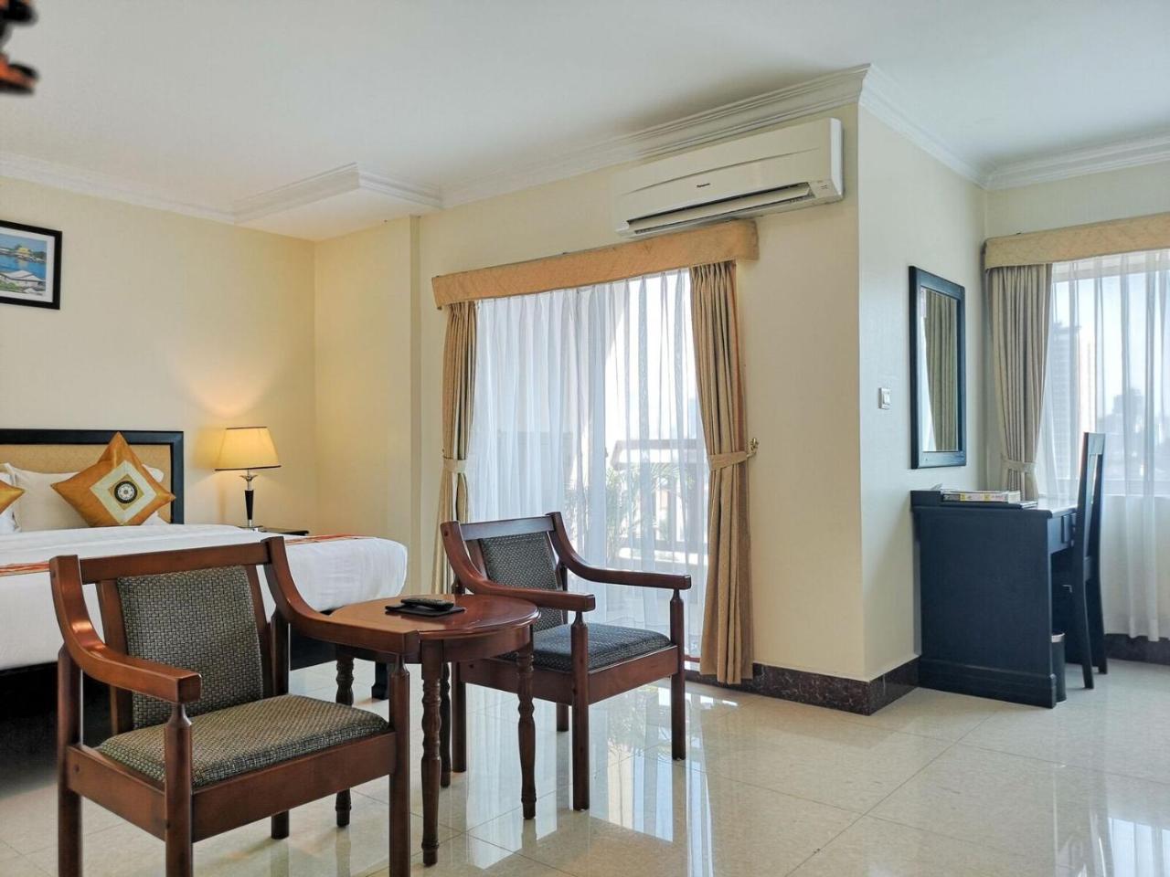 Cardamom Hotel & Apartment Phnom Penh Exterior photo