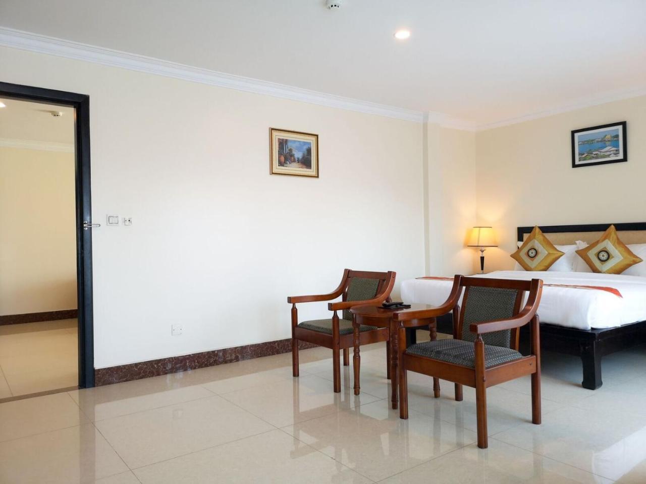 Cardamom Hotel & Apartment Phnom Penh Exterior photo
